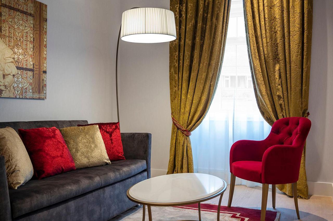 Aurea Ana Palace By Eurostars Hotel Company Budapest Exterior photo A floor lamp