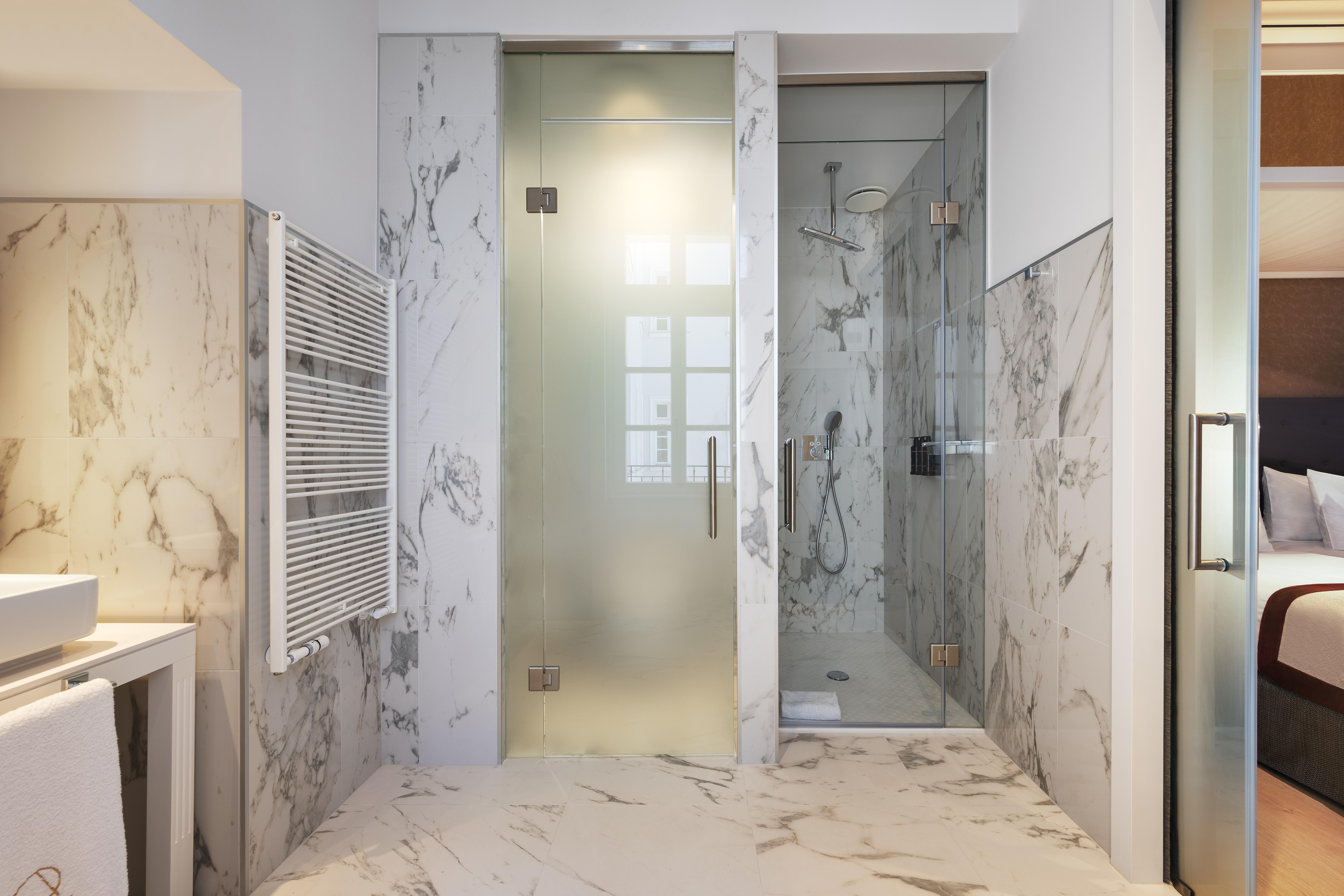 Aurea Ana Palace By Eurostars Hotel Company Budapest Exterior photo A shower door