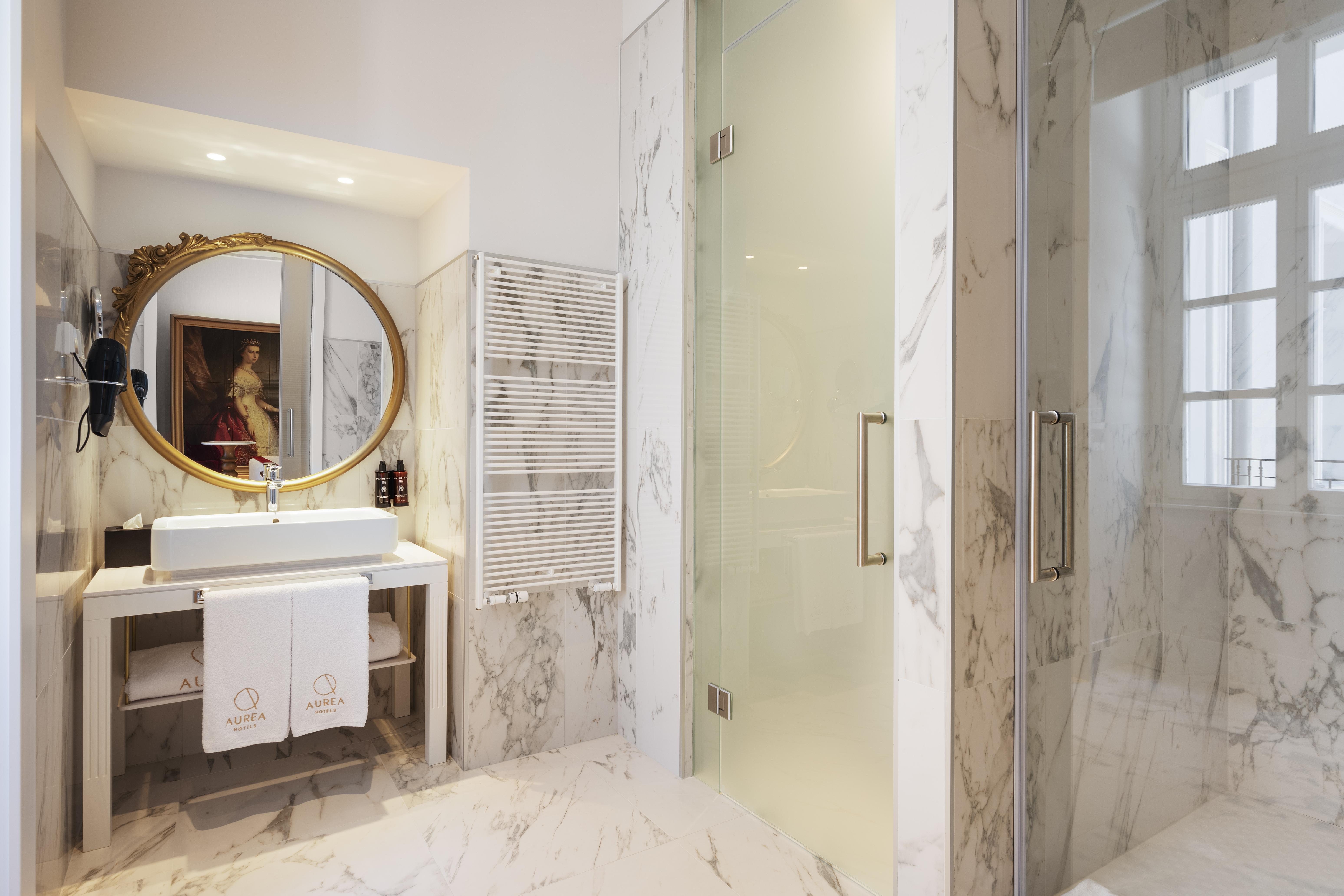 Aurea Ana Palace By Eurostars Hotel Company Budapest Exterior photo Bathroom