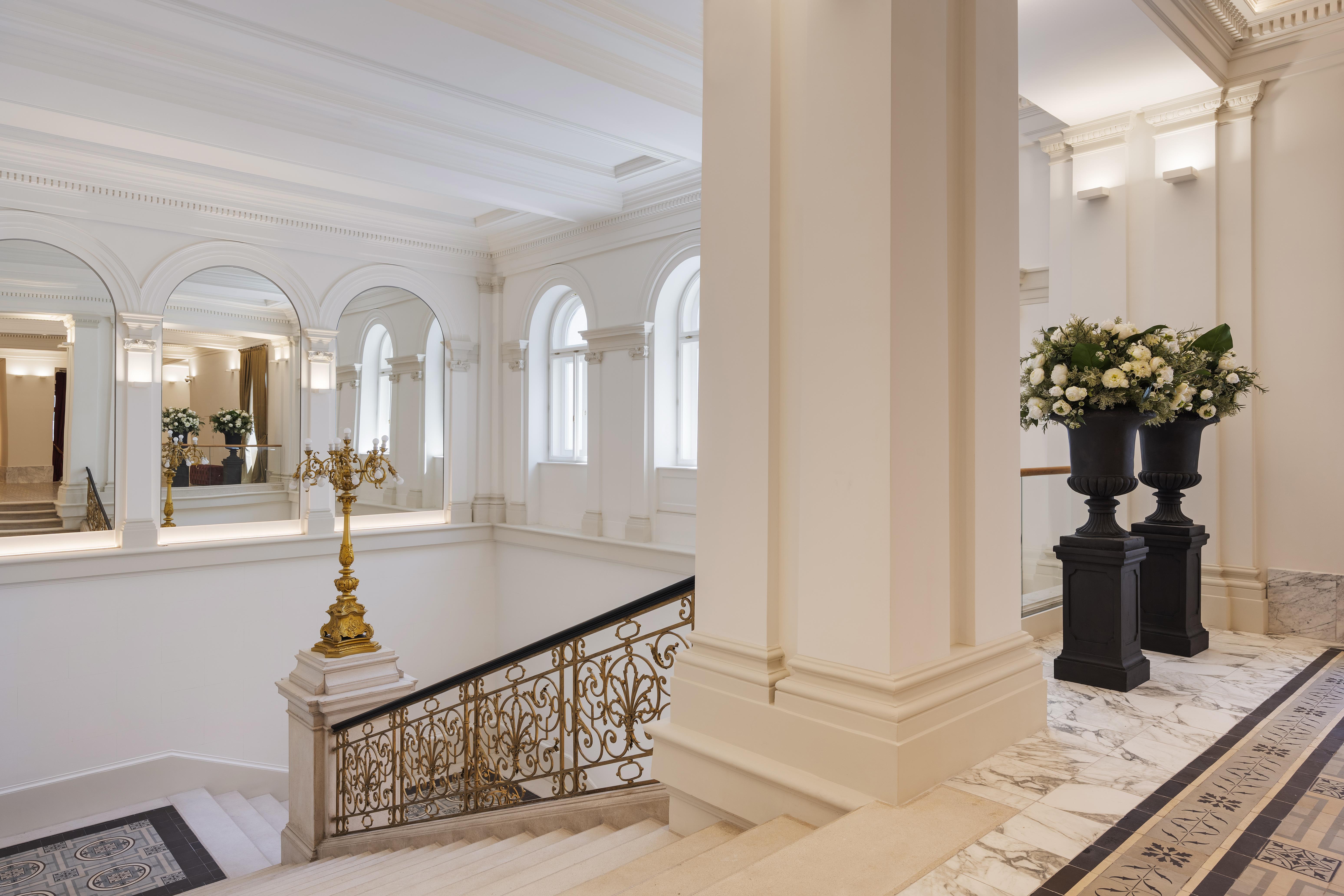 Aurea Ana Palace By Eurostars Hotel Company Budapest Exterior photo The hotel's lobby
