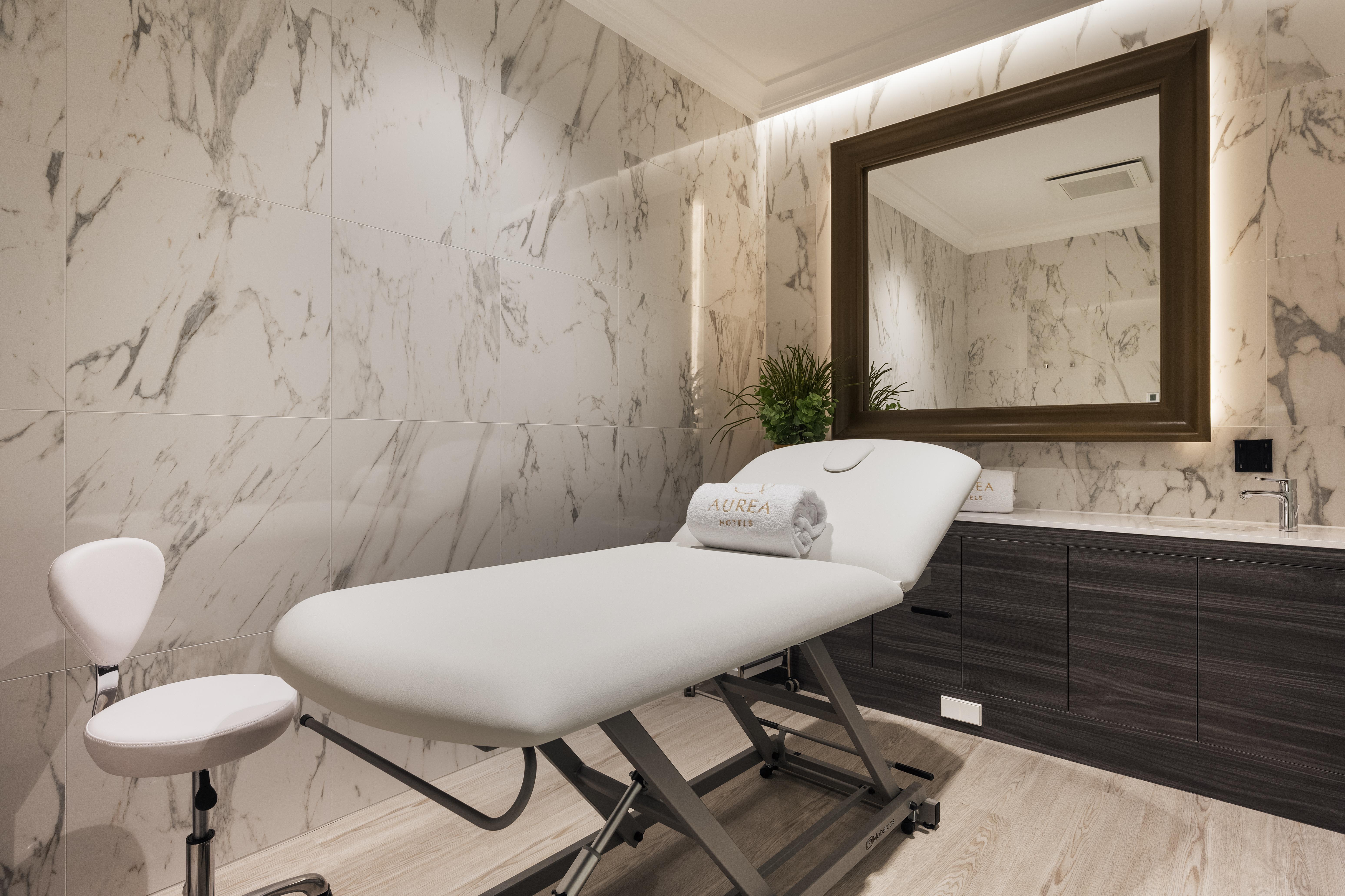 Aurea Ana Palace By Eurostars Hotel Company Budapest Exterior photo Treatment room at The Dorchester, London